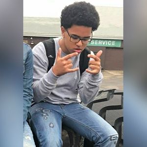 Meet your Posher, Carlos